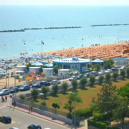 La Dolce - With Shared Pool And Large Terrace Apartamento Lido delle Nazioni