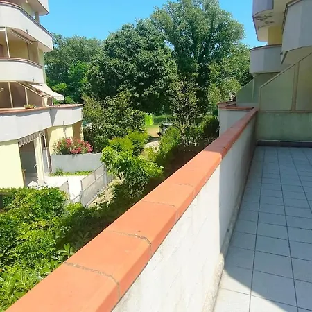Apartment La Dolce - With Shared Pool And Large Terrace Lido delle Nazioni