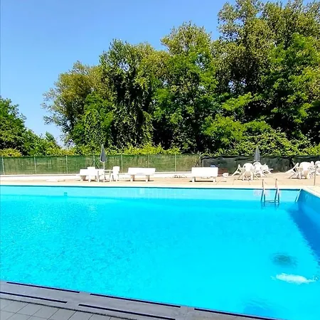 La Dolce - With Shared Pool And Large Terrace Apartment
