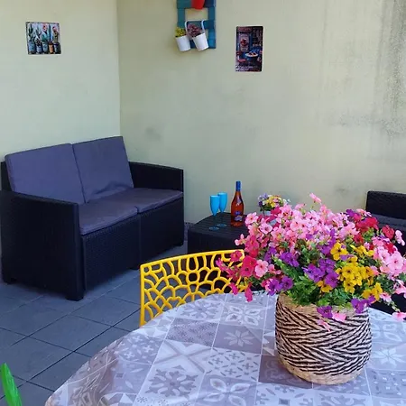 La Dolce - With Shared Pool And Large Terrace Apartmán