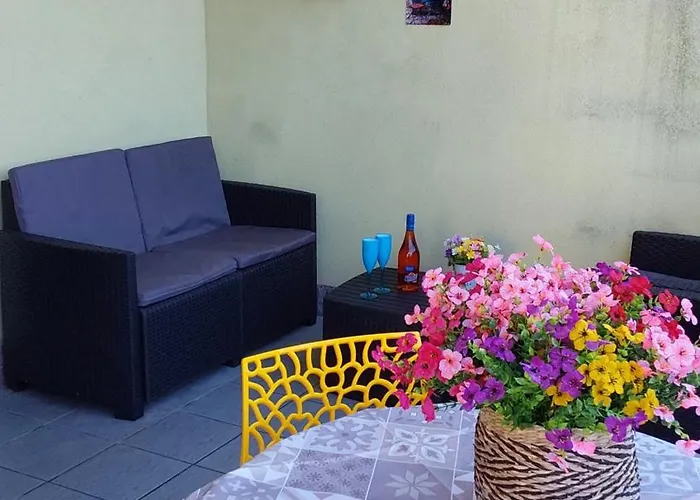 La Dolce - With Shared Pool And Large Terrace Apartment